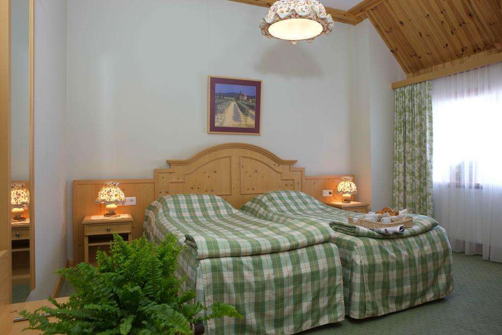 Landhaus Hotel Brovary Bilik gambar